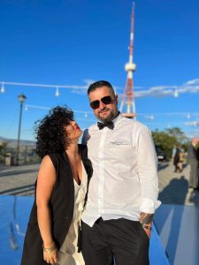 პოლიტიკოსები, მოდელები და დიზაინერები ქორწილში - ნახეთ, ვინ ესწრებოდა ლიზა ჩიჩუას და ირაკლი მაქაცარიას საქორწინო ცერემონიას