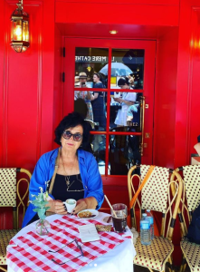 ეკა კახიანმა დედა დაბადების დღეზე პარიზში წაიყვანა