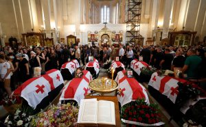 📸 გუდაურის ტრაგედიის დროს დაღუპულთა სამოქალაქო პანაშვიდი - ფოტორეპორტაჟი