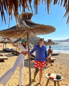 მილიონერი თოშა ქებურია და მისი ცოლი მიკონოსზე ისვენებენ