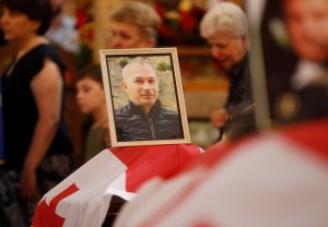 📸 გუდაურის ტრაგედიის დროს დაღუპულთა სამოქალაქო პანაშვიდი - ფოტორეპორტაჟი