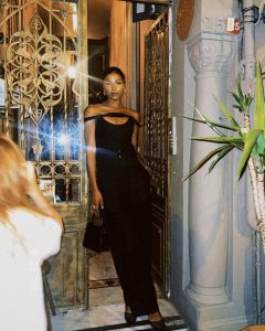 მარიამ სანოგო ავთანდილის კაბით სტაბმოლში პოზირებს - ნახეთ მოდელის დახვეწილი ფოტოები