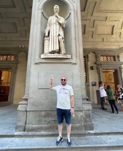 პრორუსი პარტიის ლიდერი მორგოშიას 13 000$-იანი საათი - ნახეთ სად ისვენებს „ალტ ინფოს“ ლიდერი