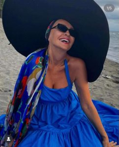 დალი ჩიტალაძე შავი ზღვის სანაპიროზე პოზირებს (ფოტოები)