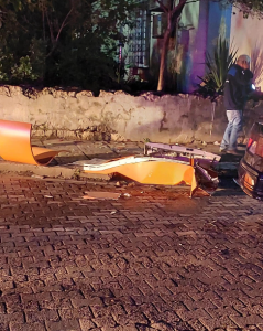 ქუთაისში, ბანკის ტერმინალებს მანქანა დაეჯახა (ფოტო)