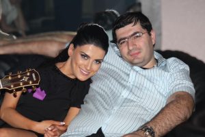 ნინო ჩხეიძის ქმარი იუბილარია - როგორ მიულოცა მომღერალმა ქმარს დაბადების დღე