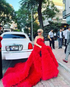 რუსი "კანონიერი ქურდისა" და ქართველი ქალის გრანდიოზული ქორწილი თურქეთში - დრესკოდი სტუმრებისთვის, ქართული სუფრა და ზეიმი ორი დღე