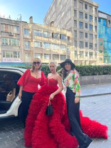 რუსი "კანონიერი ქურდისა" და ქართველი ქალის გრანდიოზული ქორწილი თურქეთში - დრესკოდი სტუმრებისთვის, ქართული სუფრა და ზეიმი ორი დღე