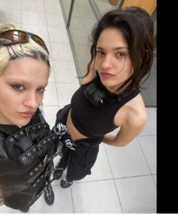 20 წლის წინ გაშვილებულმა დებმა ერთმანეთი ტიკტოკზე იპოვეს, ახლა კი მშობლებს ეძებენ