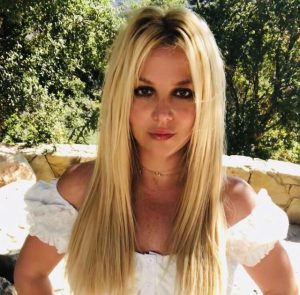 ამას თაყვანისმცემლები არ ელოდნენ - სრულიად შიშველი ბრიტნი სპირსი საკუთარ ლოგინზე ფანებისთვის პოზირებს