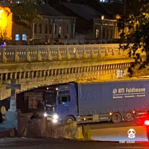 თბილისში, სატვირთო ხიდის ქვეშ გაიჭედა