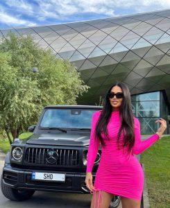 შორენა ბეგაშვილის ახალი ავტომობილი და ძვირადღირებული სანომრე ნიშანი