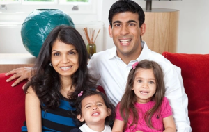 ბრიტანეთის ახალი პრემიერი სამეფო ოჯახზე მდიდარია - რა ქონებას ფლობს სუნაკი, რომელიც გაერთიანებული სამეფოს ისტორიაში პირველი ფერადკანიანი ლიდერია