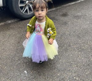 „ჩემი კატო ჭრელაჭრულა ცისარტყელას კაბაში...მე მიყვარს ბეშუმი“ - რუსკა მაყაშვილი შვილის ფოტოს ქვეყნებს