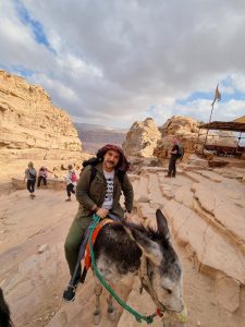 ნიკოლოზ წულუკიძე და მისი მეუღლე აქლემებით და ვირებით იორდანიაში - ფოტოები ულამაზესი პეტრადან