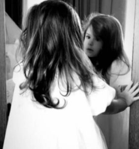 "ფერიების დედოფალა" - სოფო ნიჟარაძე შვილის ახალ ფოტოს აქვეყნებს