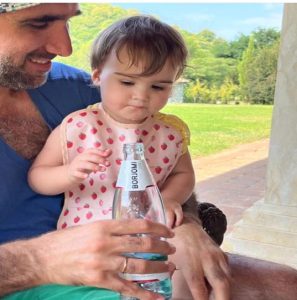 ნახეთ რა ლამაზი შვილიშვილი ჰყავს სალომე ზურაბიშვილს