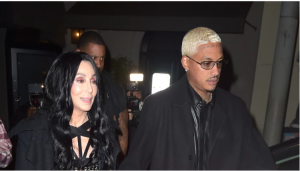 ფოტო: შეყვარებული ვარ, მაგრამ არა - დაბრმავებული: 76 წლის შერიმ დაადასტურა, რომ 40 წლით უმცროს მამაკაცს ჰყვარობს