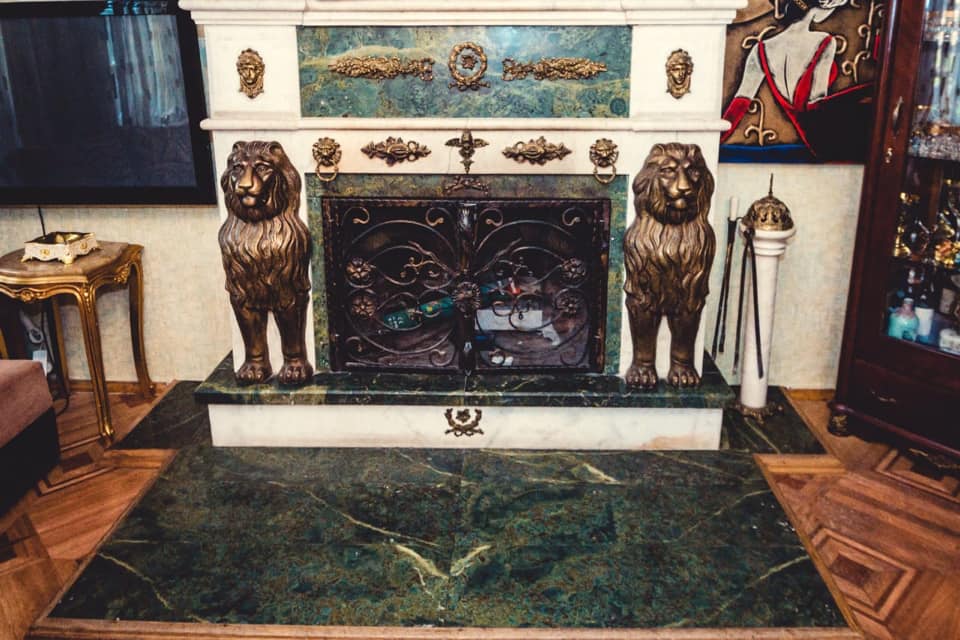 (ფოტოები) ნახალოვკაში მოოქროვილი სახლი იყიდება - ფასი გაგაგიჟებთ