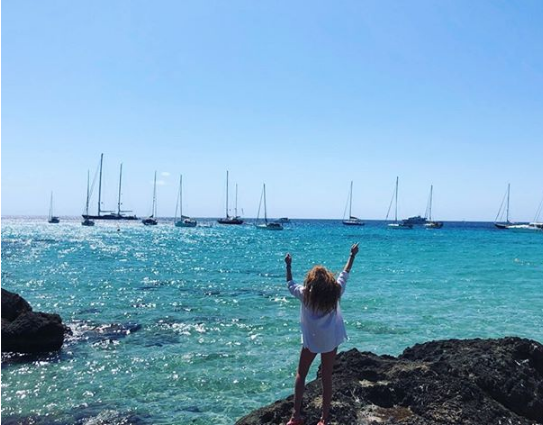 მანიკა ასათიანის ოჯახური ფოტოები იბიციდან (ვიდეო)