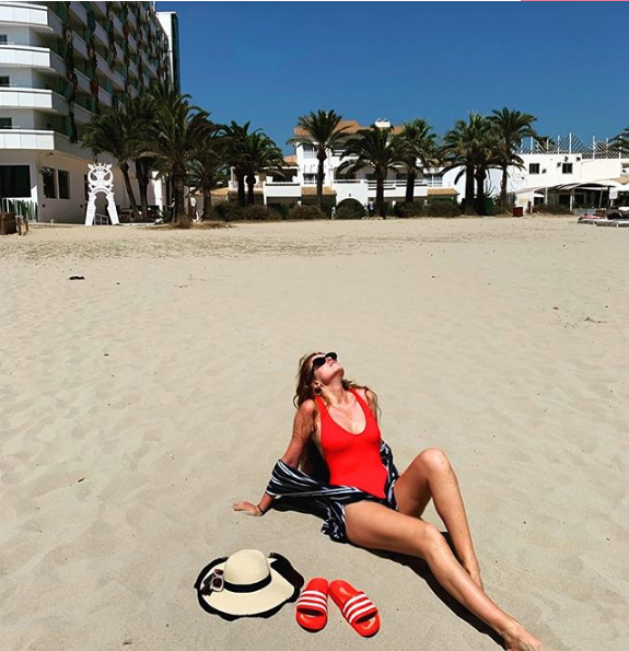 მანიკა ასათიანის ოჯახური ფოტოები იბიციდან (ვიდეო)