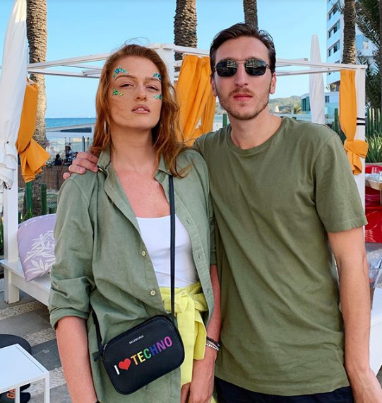 მანიკა ასათიანის ოჯახური ფოტოები იბიციდან (ვიდეო)