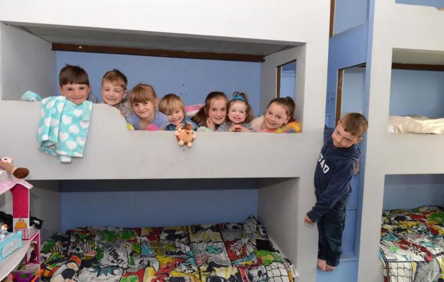 ბრიტანული ოჯახი 22-ე შვილს ელოდება