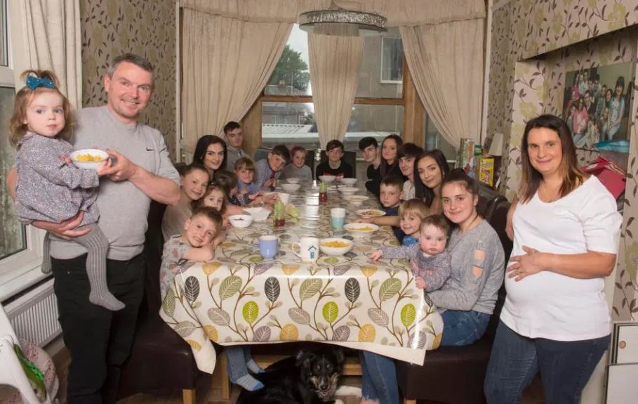 ბრიტანული ოჯახი 22-ე შვილს ელოდება