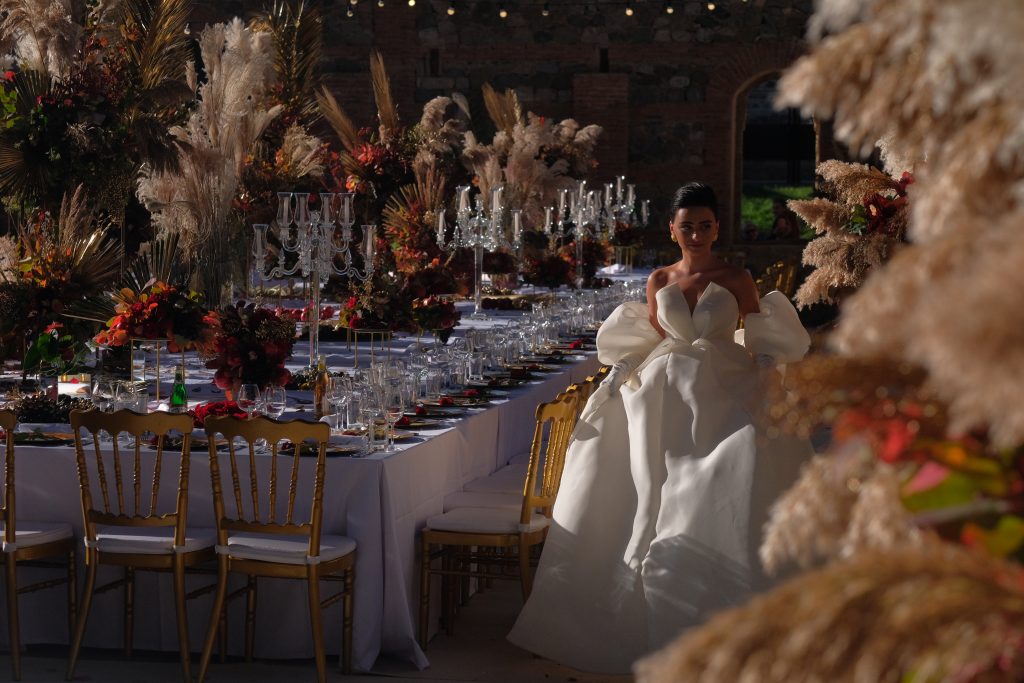 გრანდიოზული ქართული ქორწილი წინანდალში, რომლის მსგავსი სუფრა არსად გინახავთ (ფოტოები)