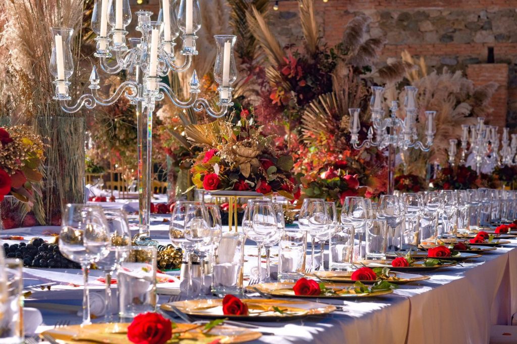 გრანდიოზული ქართული ქორწილი წინანდალში, რომლის მსგავსი სუფრა არსად გინახავთ (ფოტოები)