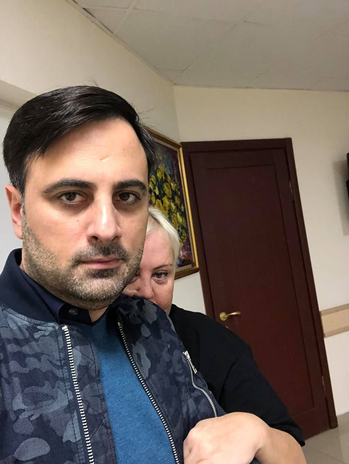 “ღმერთმა გამოაჯანმრთელოს ხათუნა!ამინ” - ზურა ხაჩიძე მეუღლესთან ერთად კლინიკაში გადაღებულ ფოტოს აქვეყნებს