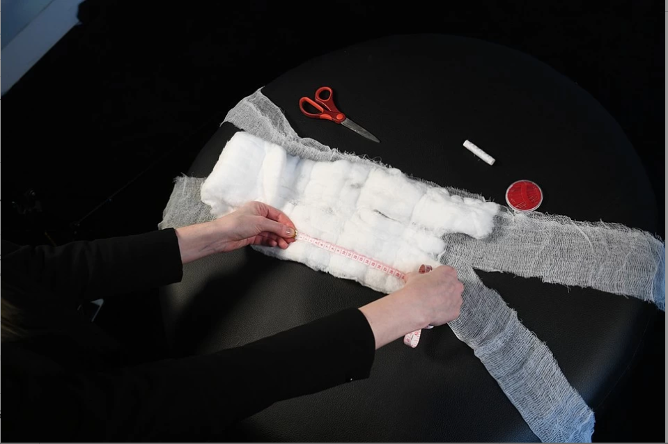 (ფოტოები) როგორ გავაკეთოთ ნიღაბი საკუთარი ხელით, როცა ქვეყანაში ნიღბები დეფიციტშია