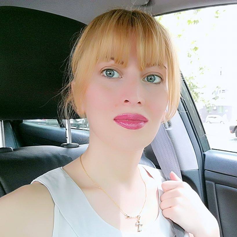 (ფოტოები) ეს ქალბატონი, გიორგი გახარიას დაა, რომელიც ერთ-ერთ კლინიკაში მუშაობს და ჩვენს მოსახლეობას ეხმარება