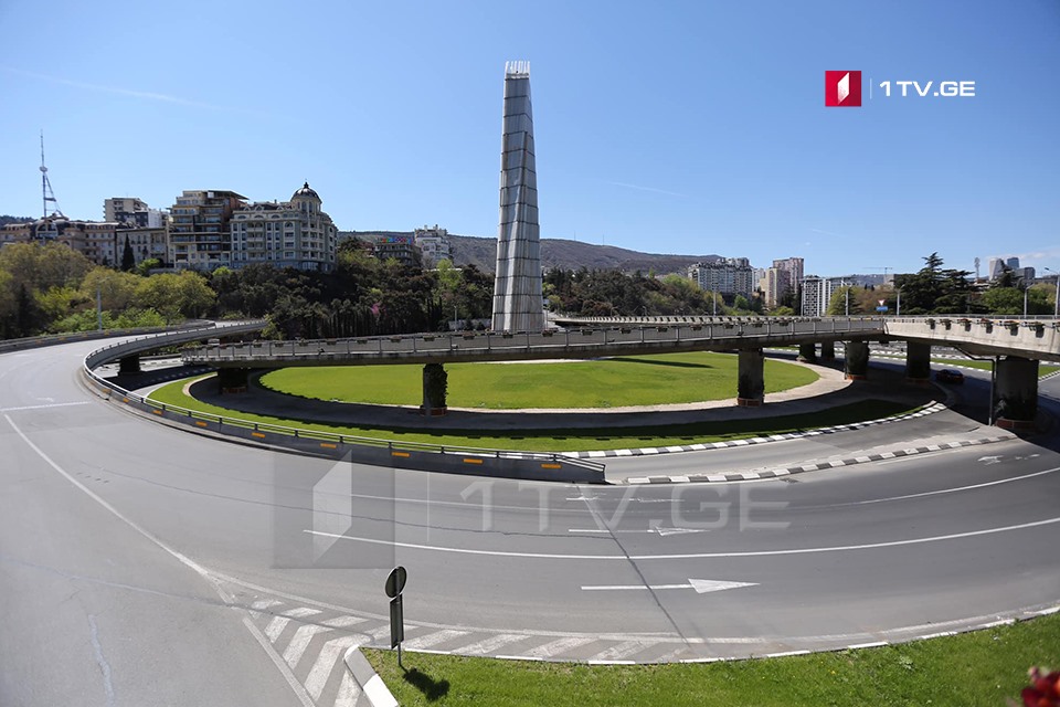 (ფოტოები) თბილისი მსუბუქი ავტომობილებით მოძრაობის აკრძალვის შემდეგ