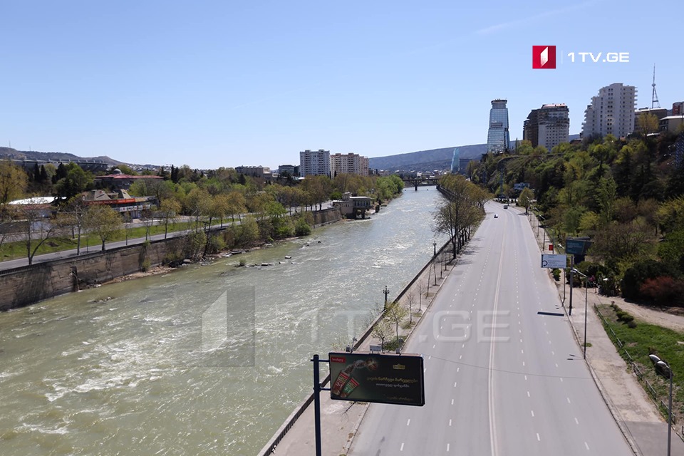 (ფოტოები) თბილისი მსუბუქი ავტომობილებით მოძრაობის აკრძალვის შემდეგ