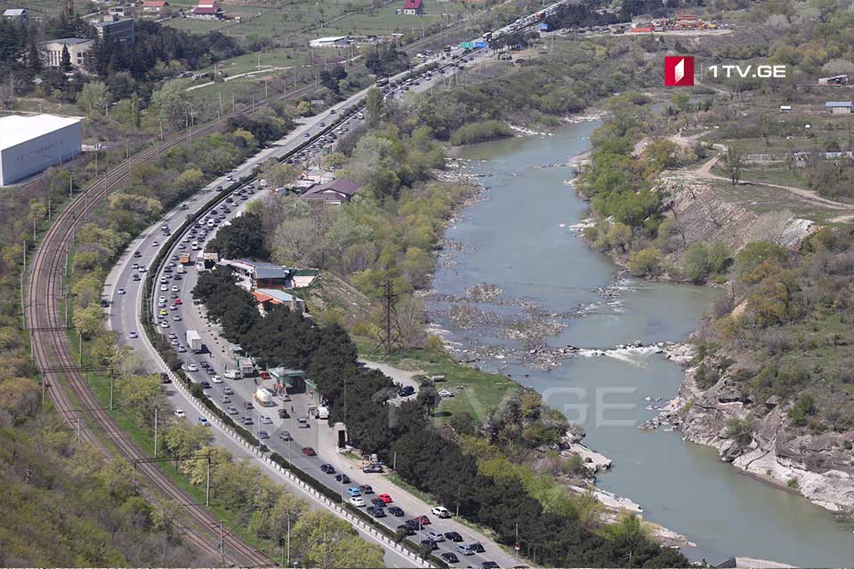 (ფოტოები) რა ხდება თბილისის გასასვლელში