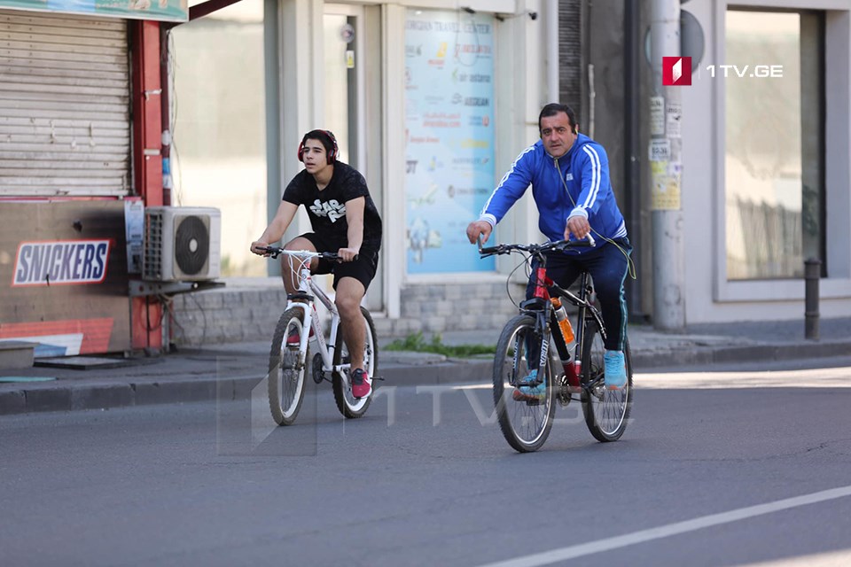 (ფოტოები) თბილისი მსუბუქი ავტომობილებით მოძრაობის აკრძალვის შემდეგ