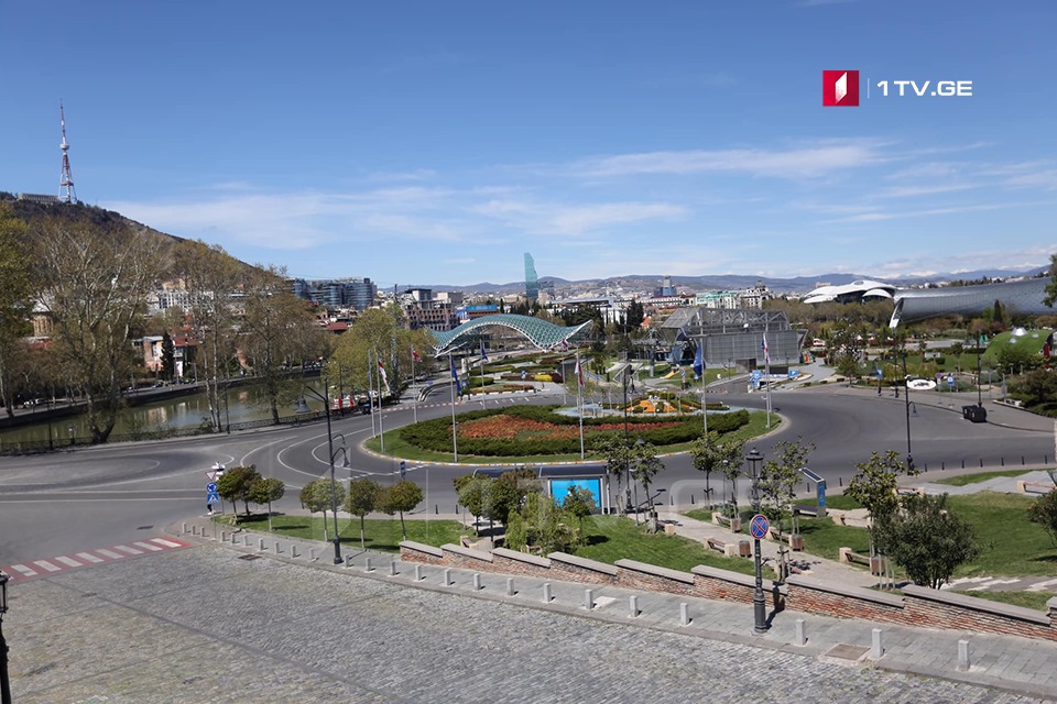 (ფოტოები) თბილისი მსუბუქი ავტომობილებით მოძრაობის აკრძალვის შემდეგ