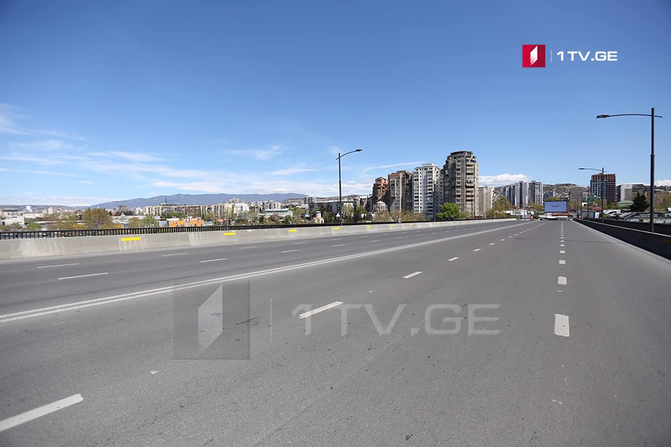 (ფოტოები) თბილისი მსუბუქი ავტომობილებით მოძრაობის აკრძალვის შემდეგ