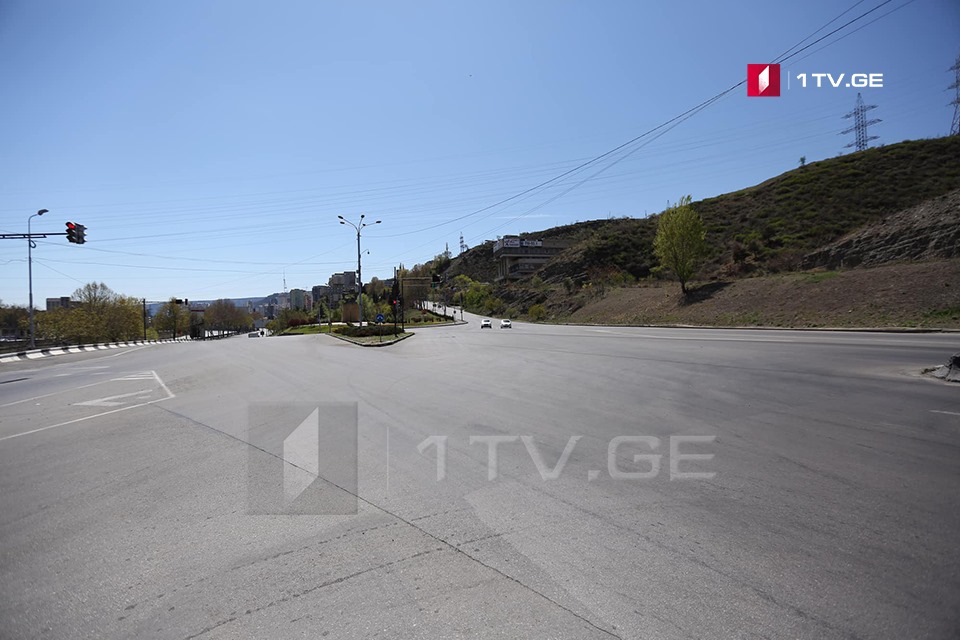 (ფოტოები) თბილისი მსუბუქი ავტომობილებით მოძრაობის აკრძალვის შემდეგ