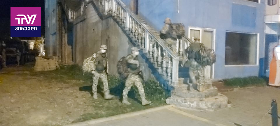 (ფოტოები)რამოდენიმე წუთის წინ ოზურგეთში სამხედრო დანაყოფი შევიდა