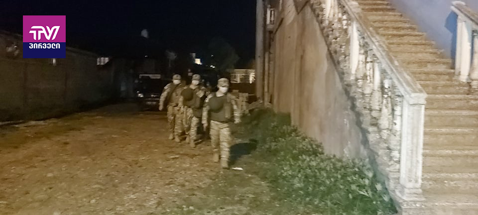 (ფოტოები)რამოდენიმე წუთის წინ ოზურგეთში სამხედრო დანაყოფი შევიდა
