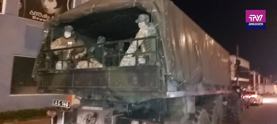 (ფოტოები)რამოდენიმე წუთის წინ ოზურგეთში სამხედრო დანაყოფი შევიდა