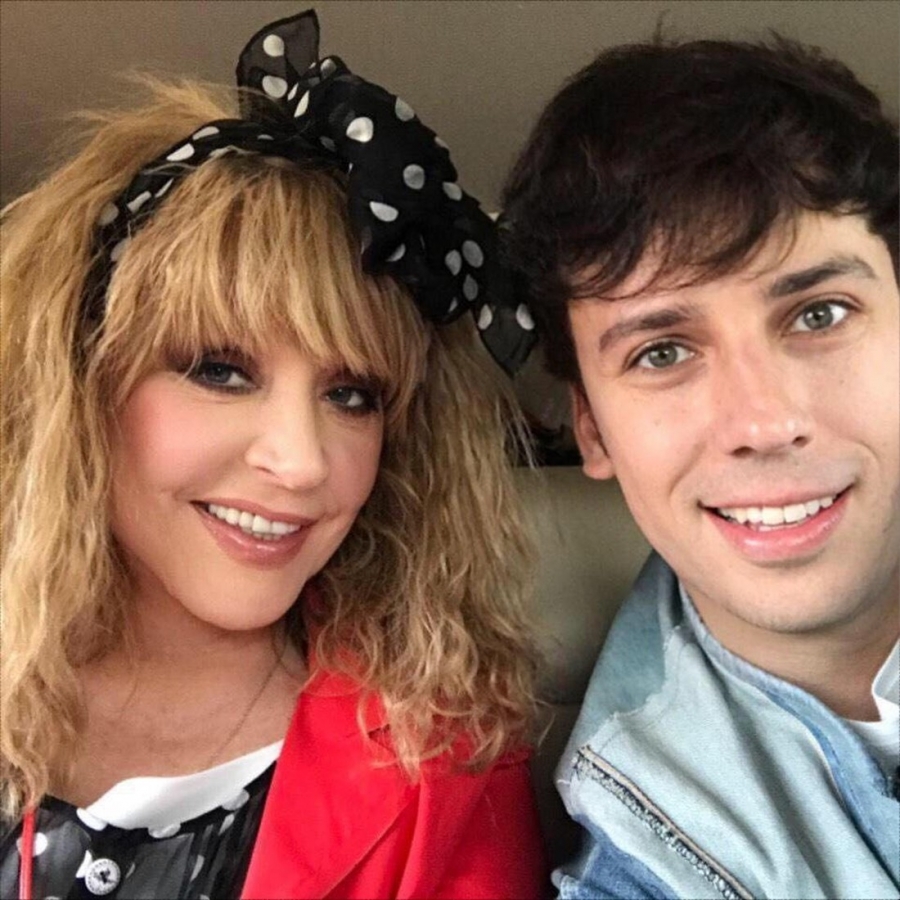 "ჯადოსნურ ელექსირს მიაგნო და ალბათ, აღარ დაბერდება" - 71 წლის ალა პუგაჩოვა ახალგაზრდული იერით ყველას აოცებს