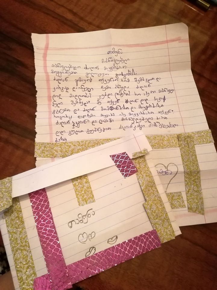 (ფოტო) რა წერილი მისწერა მოსწავლემ გარდაცვლილ პროგრამისტ გოგოს