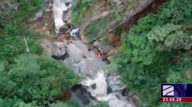 ფოტორეპორტაჟი შატილის ავტოკატასტროფის ადგილიდან - "ხევში საშინელება დაგვხვდა"