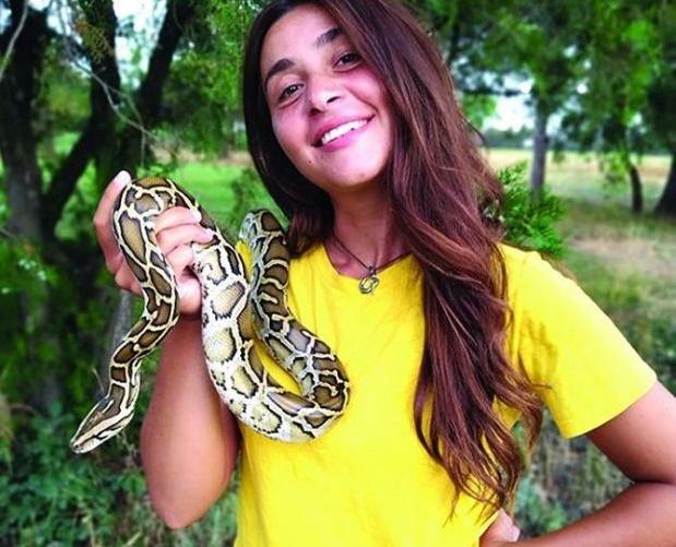 (ფოტოები) თბილისელ გოგოს სახლში 5 გველი, ხვლიკები, ობობები და ტარაკნები ჰყავს - "ერთს გოგიტა დავარქვი"