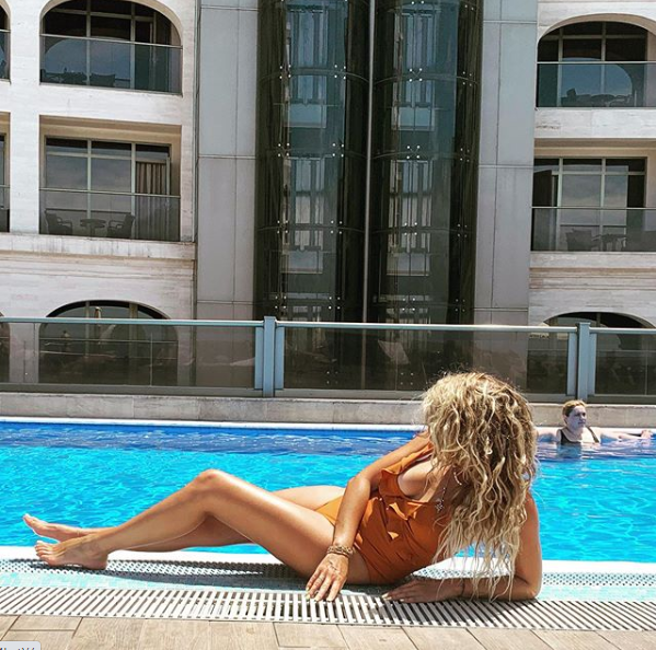 (ფოტოები) 43 წლის მაია ასათიანი სექსუალურ ფოტოებს აქვეყნებს