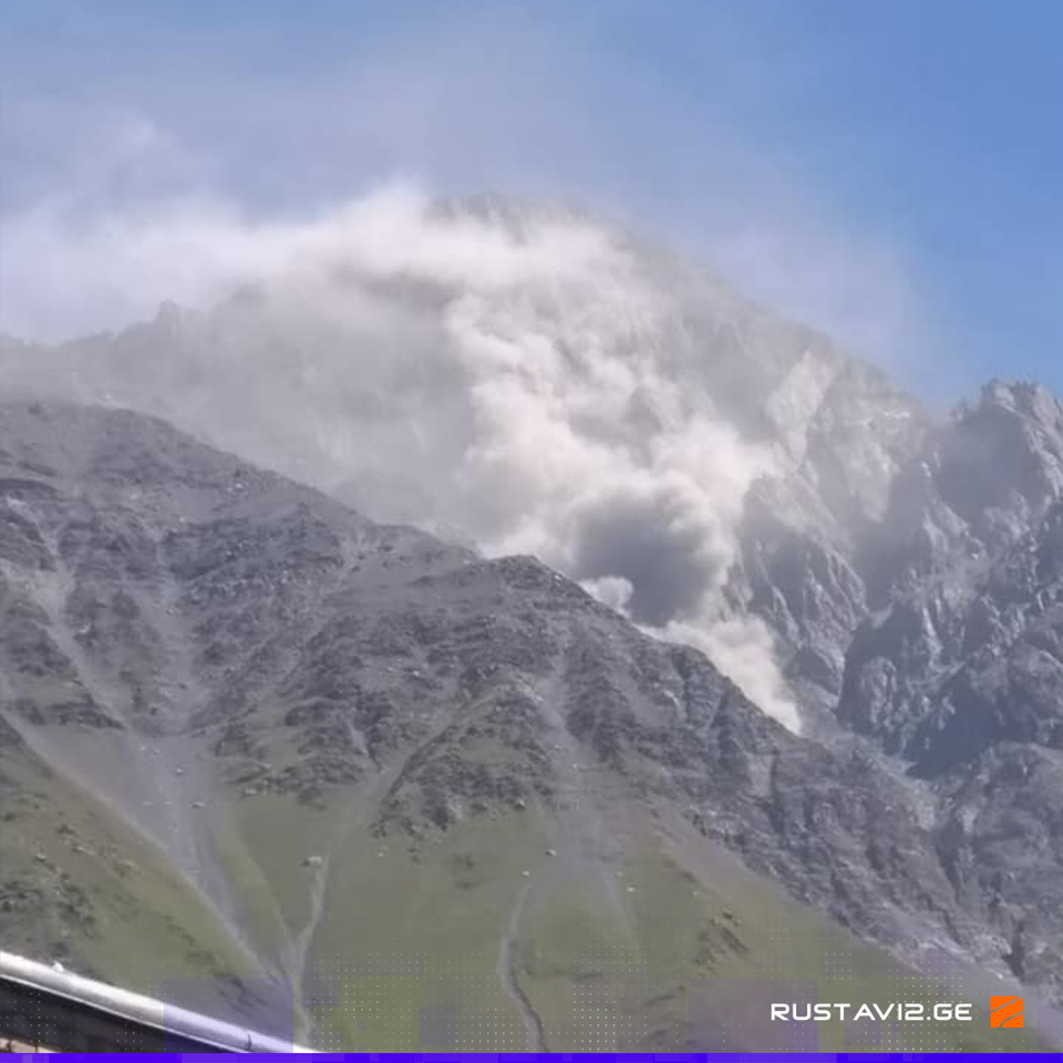 (ფოტო) ყაზბეგში მთა ყუროს კლდოვანი ნაწილი ჩამოიშალა - რა ვითარებაა დასახლებულ პუნქტში