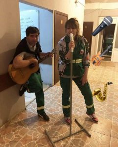 (ფოტო) "ამ დღეს უამრავ მძიმე პაციენტთან მოგვიხდა შეხება" - ვინ არიან ცნობილი ფოტოს გმირები